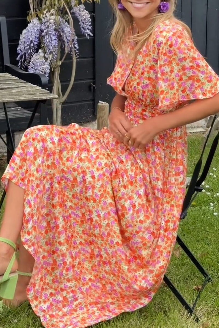 La Vie d'Amsterdam | Elegant V-Neck Maxi Dress